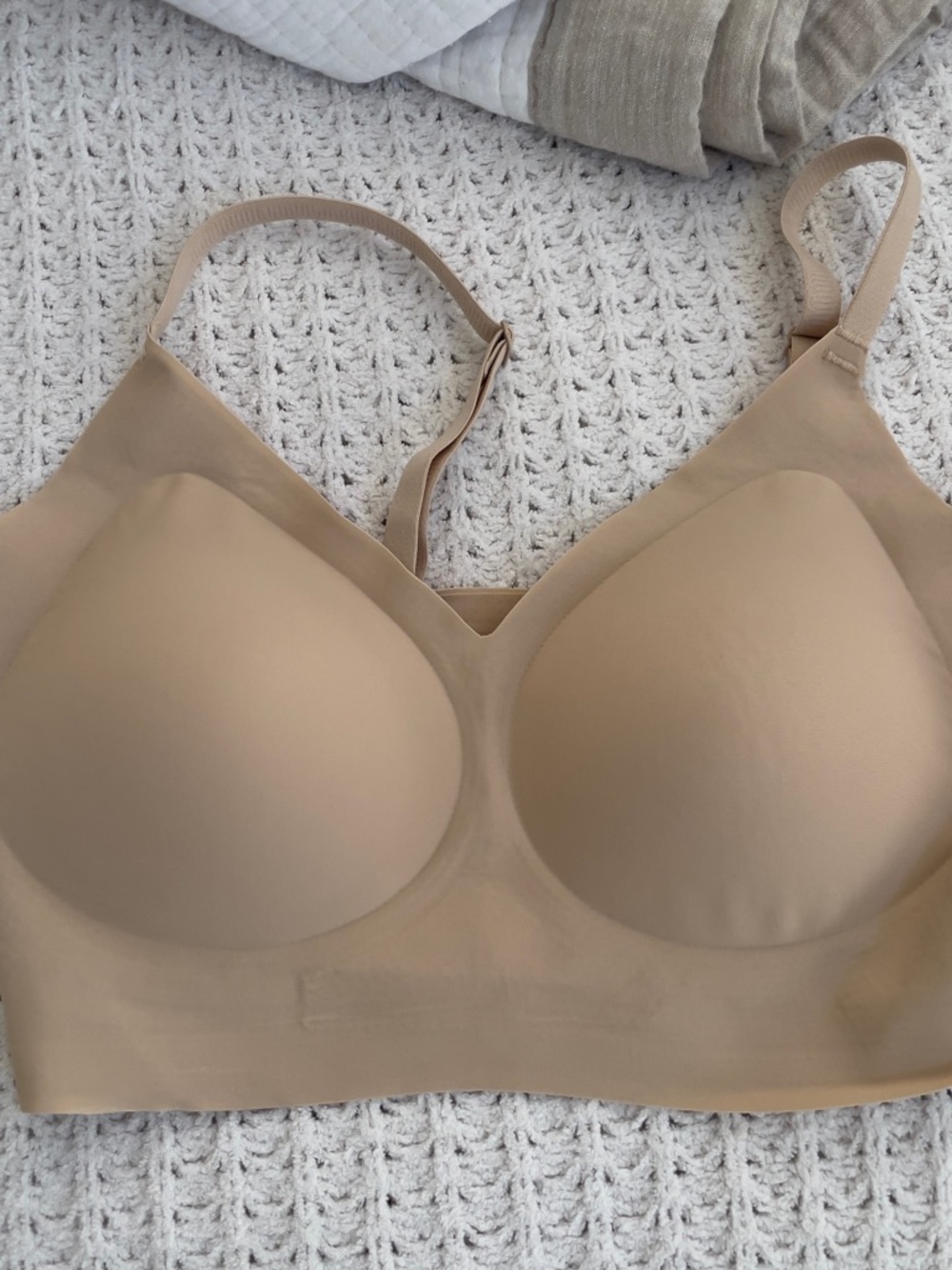 Seamless Everyday Comfort Bra - Nude and White medium - Picture 2 of 9